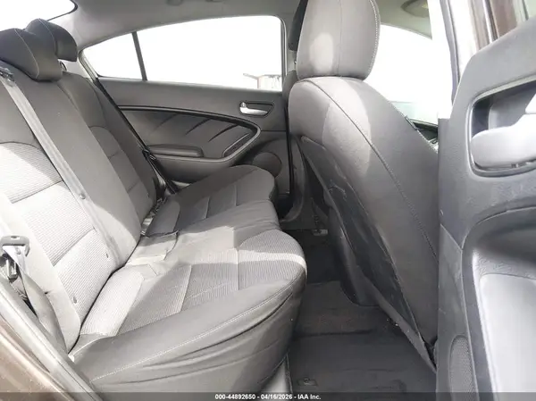 3KPFK4A72HE114608 2017 KIA FORTE - Image 8