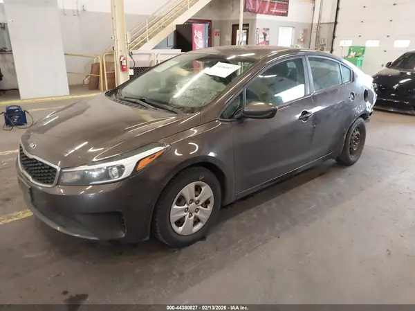 3KPFK4A72HE115032 2017 KIA FORTE - Image 2
