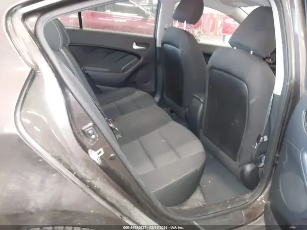 3KPFK4A72HE115032 2017 KIA FORTE - Image 8