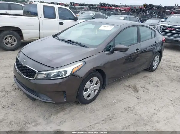 3KPFK4A72HE115175 2017 KIA FORTE - Image 2