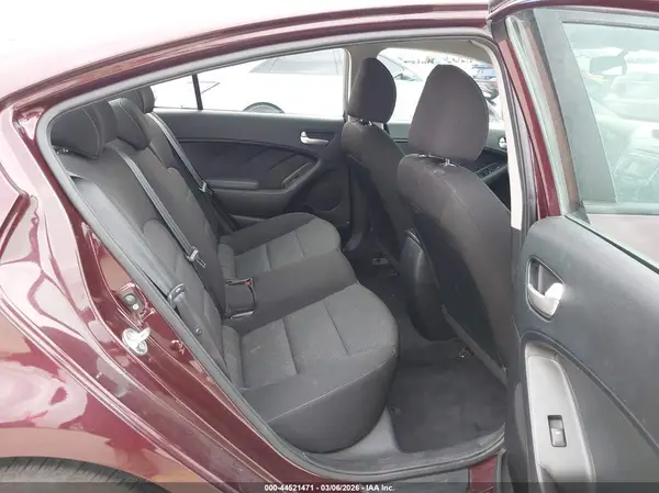 3KPFK4A72HE115757 2017 KIA FORTE - Image 8