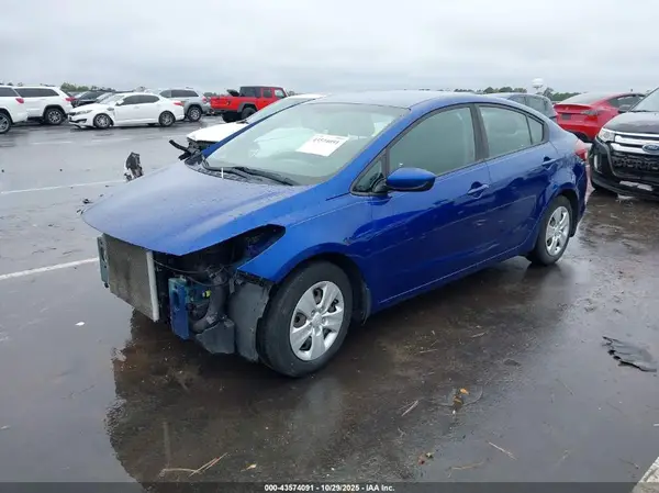 3KPFK4A72HE117086 2017 KIA FORTE - Image 2