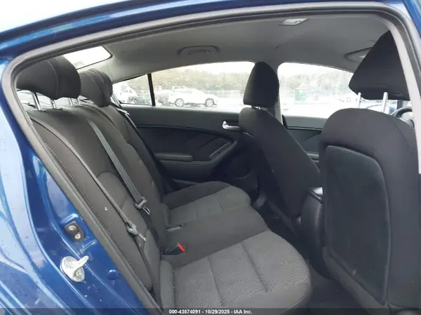 3KPFK4A72HE117086 2017 KIA FORTE - Image 8