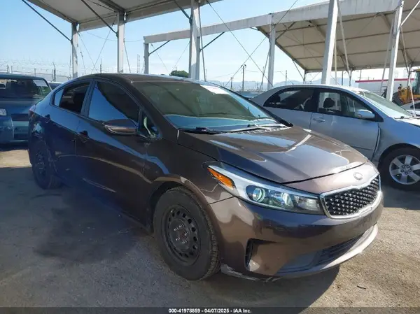 3KPFK4A72HE118996 2017 KIA FORTE - Image 1