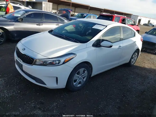 3KPFK4A72HE119324 2017 KIA FORTE - Image 2