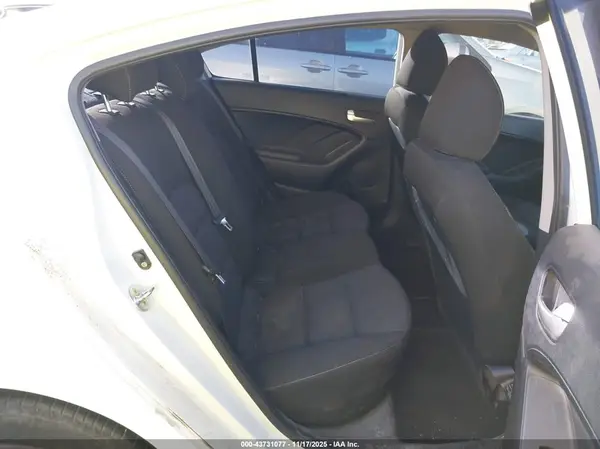 3KPFK4A72HE119324 2017 KIA FORTE - Image 8