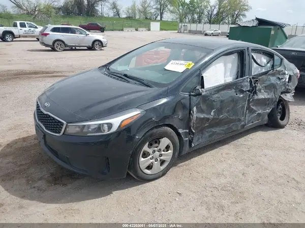 3KPFK4A72HE120764 2017 KIA FORTE - Image 2