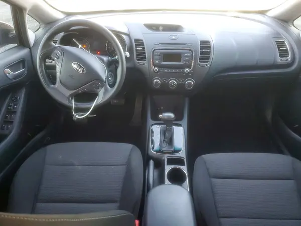 3KPFK4A72HE121946 2017 KIA FORTE - Image 8