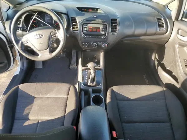 3KPFK4A72HE123518 2017 KIA FORTE - Image 8