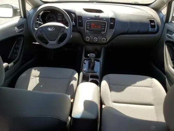 3KPFK4A72HE123888 2017 KIA FORTE - Image 8