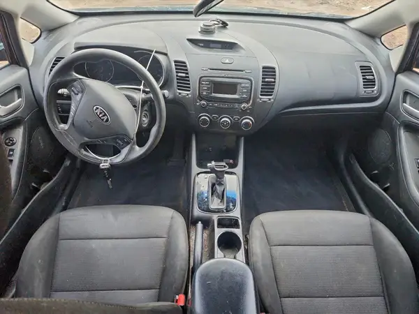 3KPFK4A72HE126015 2017 KIA FORTE - Image 8