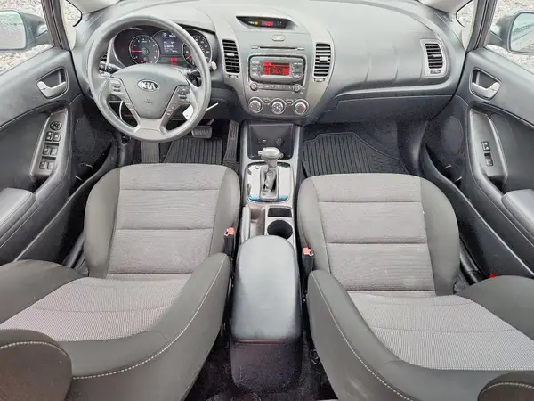 3KPFK4A72HE127679 2017 KIA FORTE - Image 8