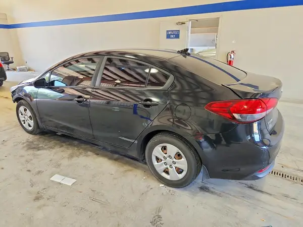 3KPFK4A72HE129495 2017 KIA FORTE - Image 2