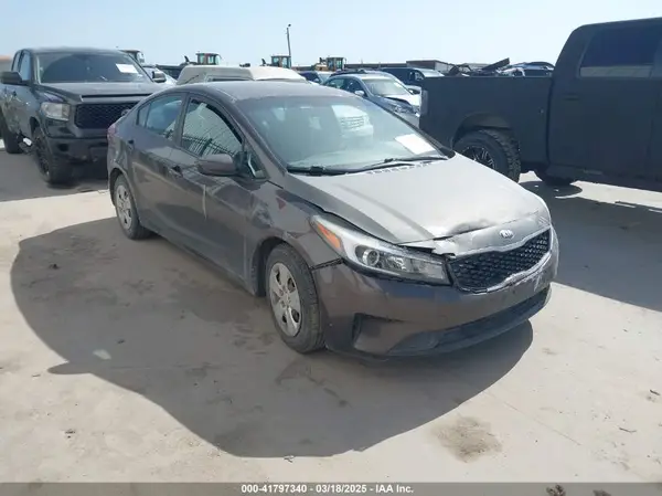 3KPFK4A72HE130209 2017 KIA FORTE - Image 1