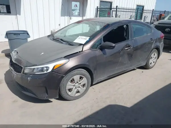 3KPFK4A72HE130209 2017 KIA FORTE - Image 2