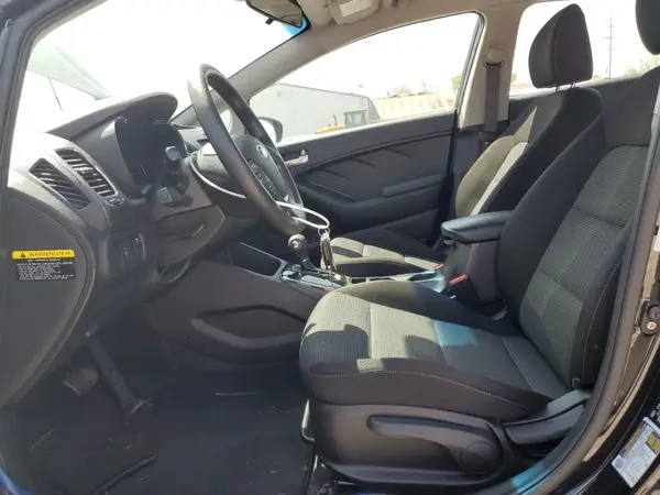 3KPFK4A72HE130551 2017 KIA FORTE - Image 8