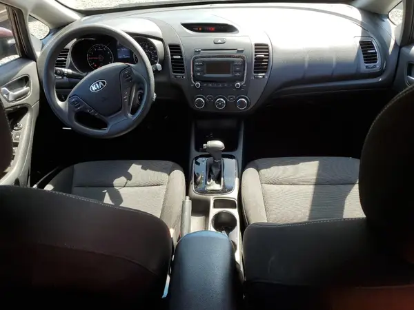 3KPFK4A72HE131070 2017 KIA FORTE - Image 8
