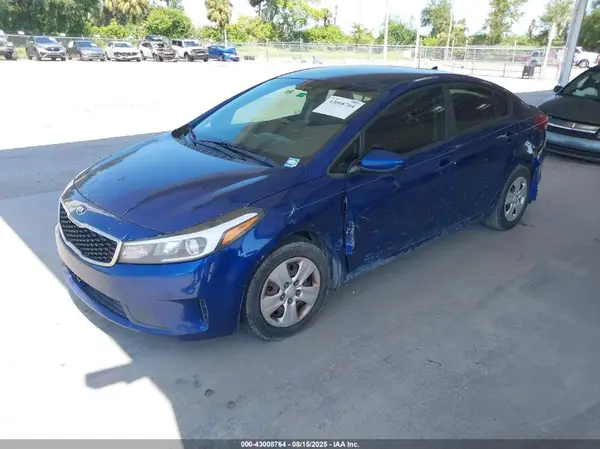 3KPFK4A72HE133627 2017 KIA FORTE - Image 2