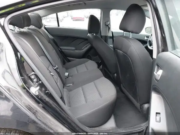 3KPFK4A72HE136754 2017 KIA FORTE - Image 8
