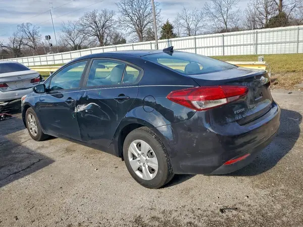 3KPFK4A72HE137855 2017 KIA FORTE - Image 2