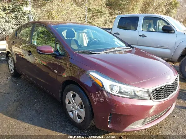 3KPFK4A72HE138424 2017 KIA FORTE - Image 1