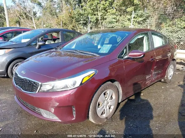 3KPFK4A72HE138424 2017 KIA FORTE - Image 2