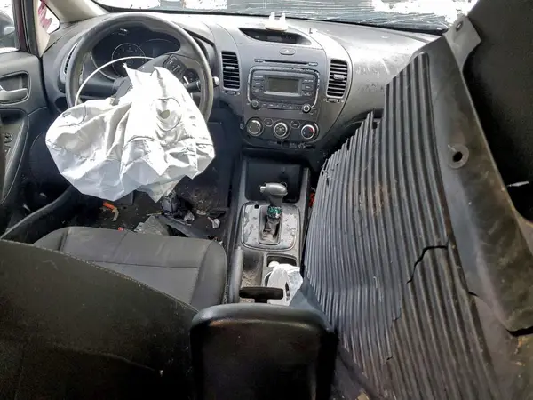 3KPFK4A72HE139699 2017 KIA FORTE - Image 8
