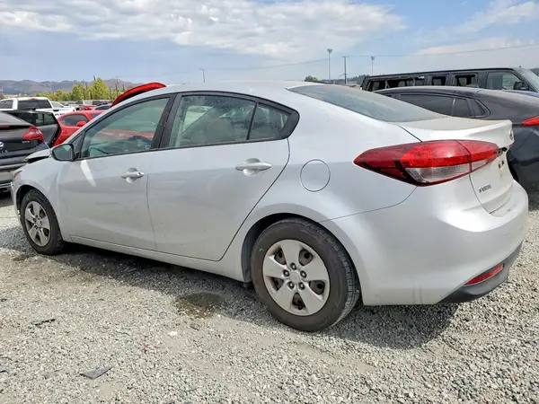3KPFK4A72HE142876 2017 KIA FORTE - Image 2