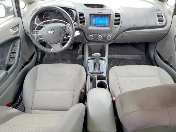 3KPFK4A72HE142876 2017 KIA FORTE - Image 8