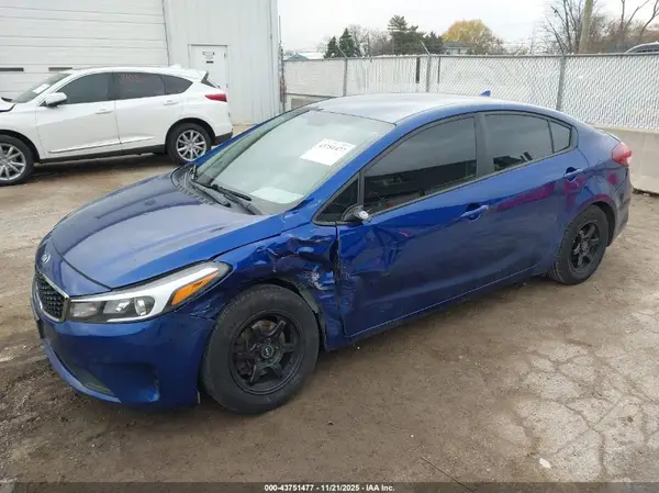 3KPFK4A72HE143218 2017 KIA FORTE - Image 2