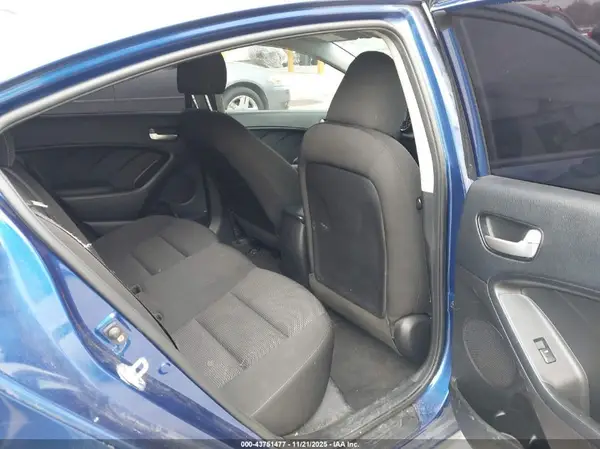3KPFK4A72HE143218 2017 KIA FORTE - Image 8