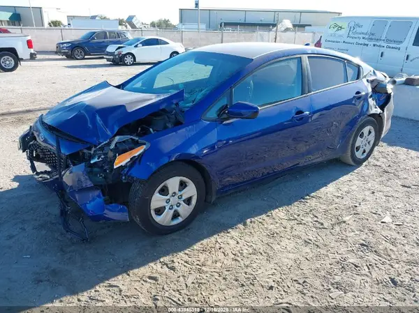 3KPFK4A72HE143476 2017 KIA FORTE - Image 2