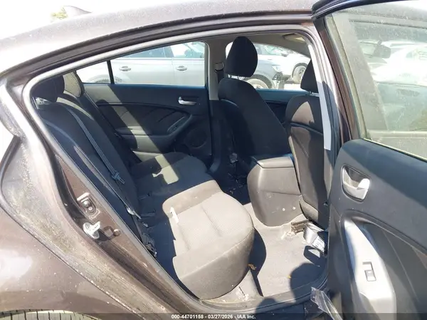 3KPFK4A72HE145714 2017 KIA FORTE - Image 8