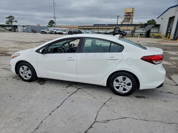 3KPFK4A72HE148368 2017 KIA FORTE - Image 2