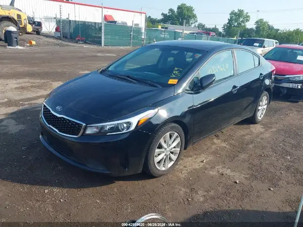 3KPFK4A72HE151772 2017 KIA FORTE - Image 2