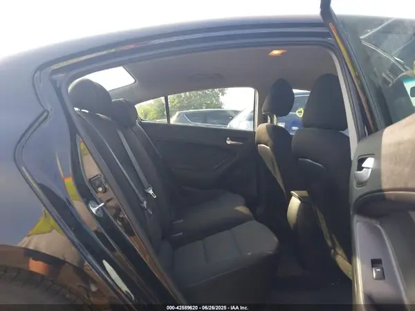 3KPFK4A72HE151772 2017 KIA FORTE - Image 8