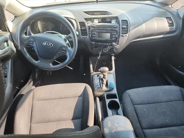 3KPFK4A72HE151898 2017 KIA FORTE - Image 8