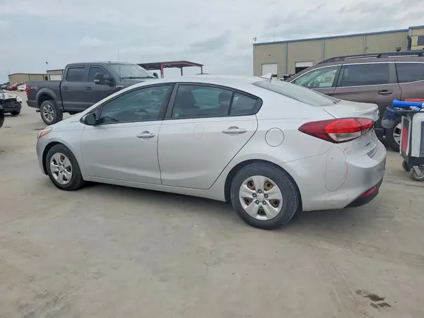 3KPFK4A72HE154137 2017 KIA FORTE - Image 2