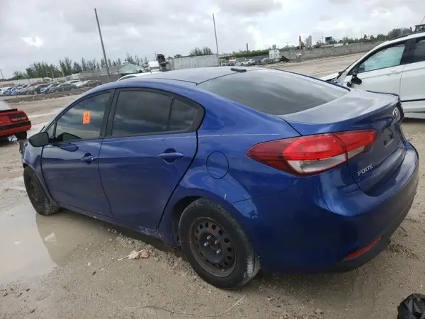 3KPFK4A72HE156292 2017 KIA FORTE - Image 2