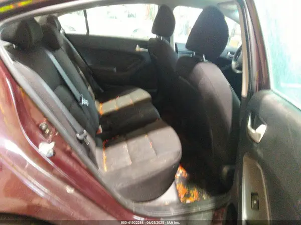 3KPFK4A72HE157278 2017 KIA FORTE - Image 8