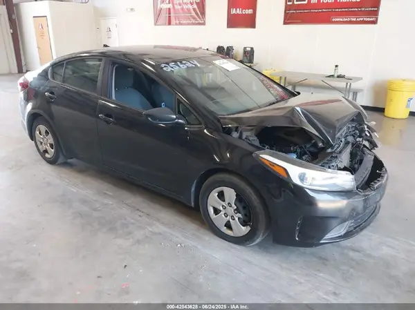 3KPFK4A72HE158043 2017 KIA FORTE - Image 1