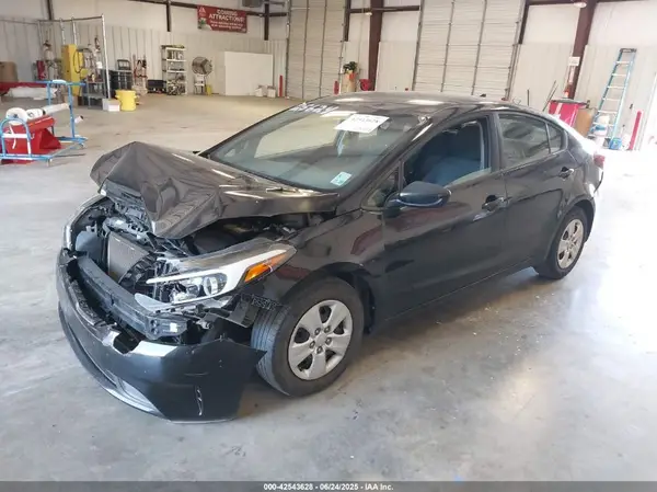 3KPFK4A72HE158043 2017 KIA FORTE - Image 2
