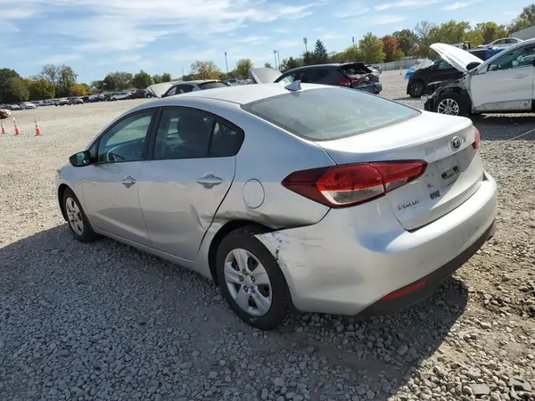 3KPFK4A72HE158978 2017 KIA FORTE - Image 2