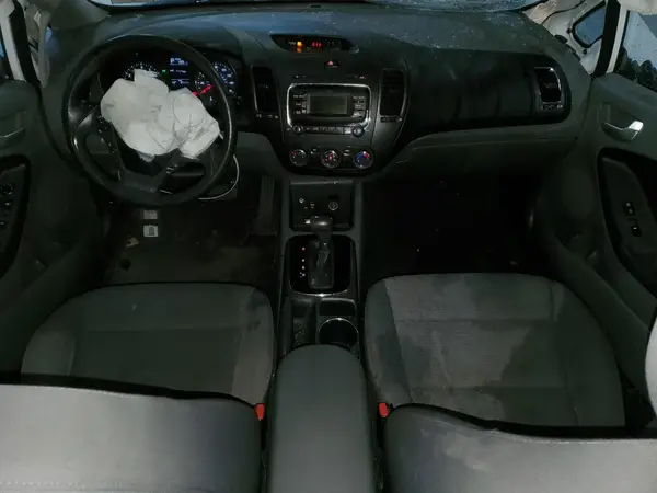 3KPFK4A72HE159001 2017 KIA FORTE - Image 8