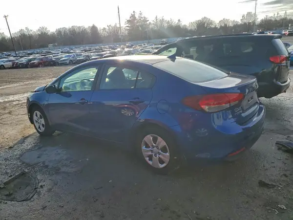 3KPFK4A72HE159385 2017 KIA FORTE - Image 2