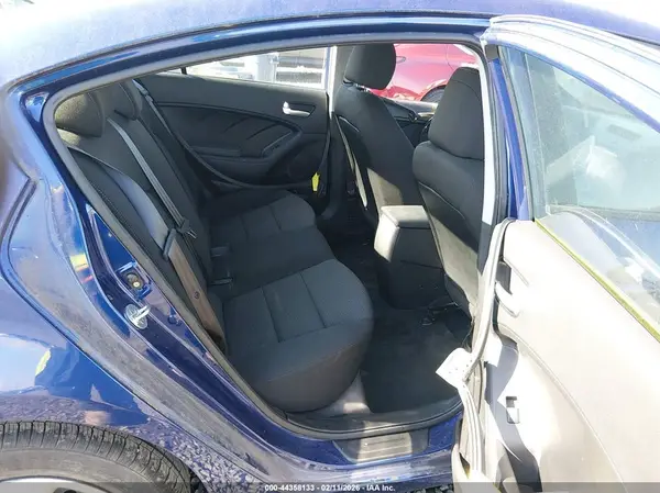 3KPFK4A72HE159905 2017 KIA FORTE - Image 8
