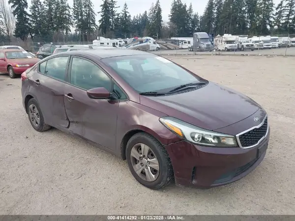 3KPFK4A72HE160858 2017 KIA FORTE - Image 1