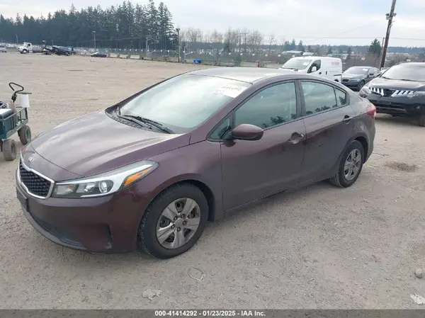 3KPFK4A72HE160858 2017 KIA FORTE - Image 2