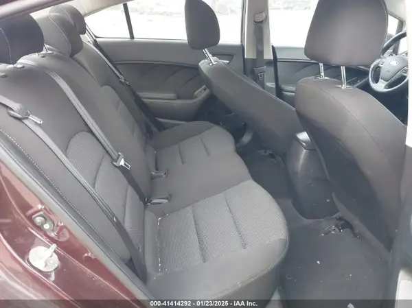 3KPFK4A72HE160858 2017 KIA FORTE - Image 8