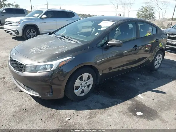 3KPFK4A72HE161315 2017 KIA FORTE - Image 2